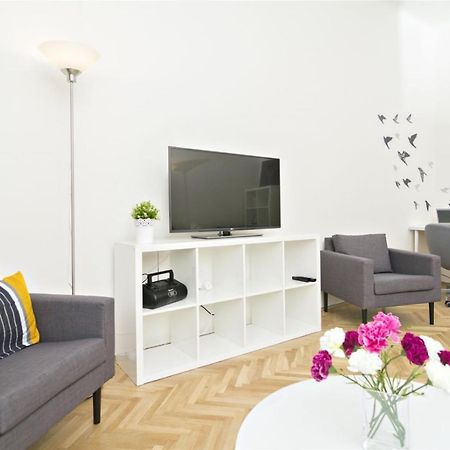 Apartments With 2 Bathrooms- 5 Minutes From Old Town - 102 M2 براغ المظهر الخارجي الصورة