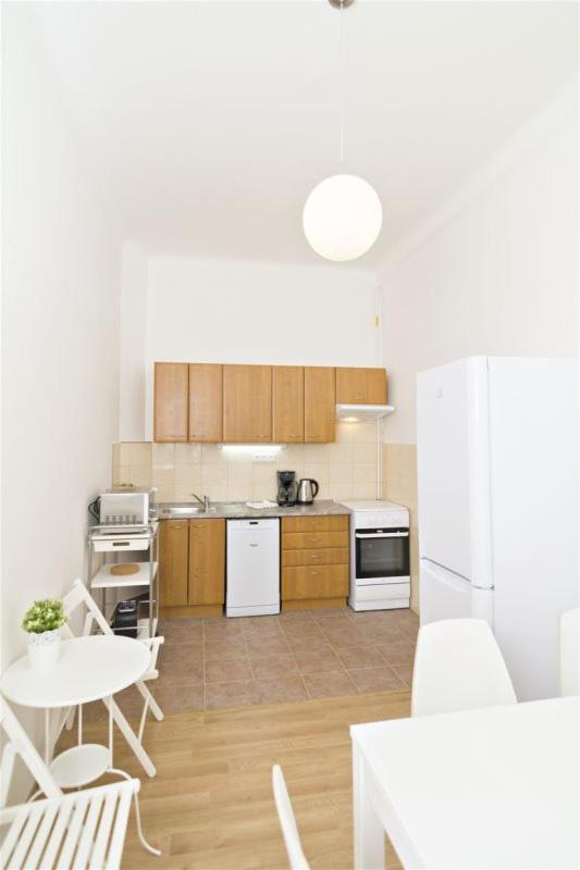 Apartments With 2 Bathrooms- 5 Minutes From Old Town - 102 M2 براغ المظهر الخارجي الصورة