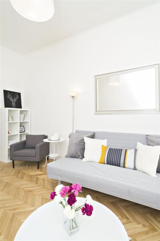 Apartments With 2 Bathrooms- 5 Minutes From Old Town - 102 M2 براغ المظهر الخارجي الصورة