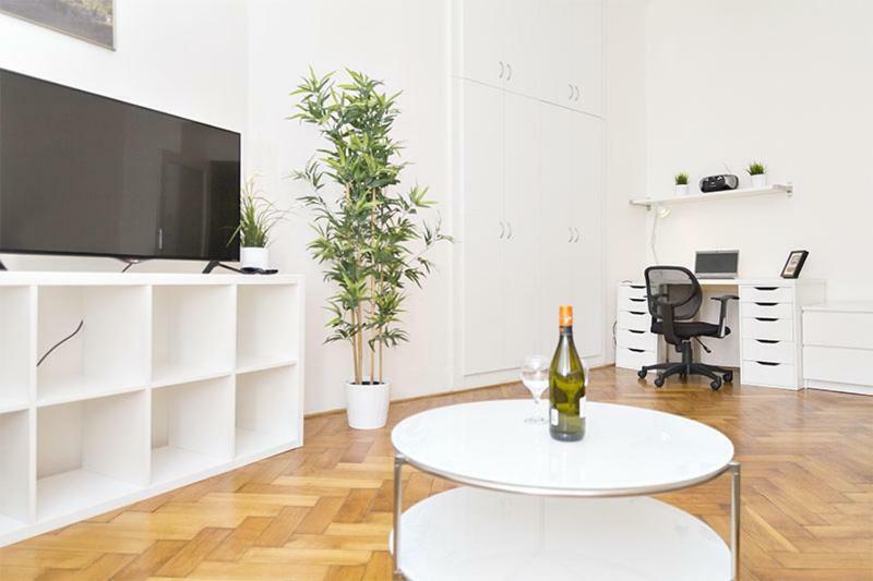 Apartments With 2 Bathrooms- 5 Minutes From Old Town - 102 M2 براغ المظهر الخارجي الصورة